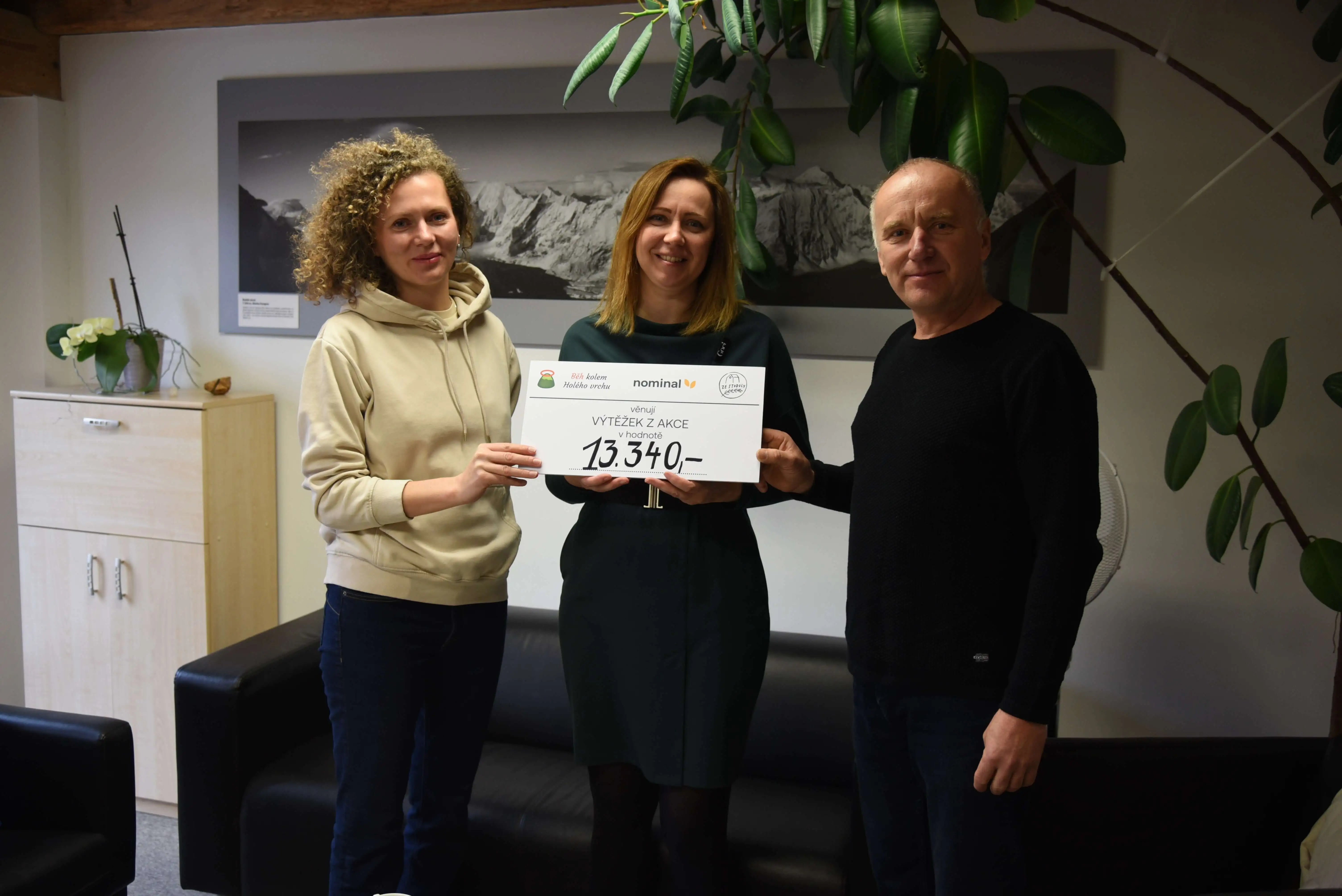 Domácí hospic Vysočina – foto předávání šeku